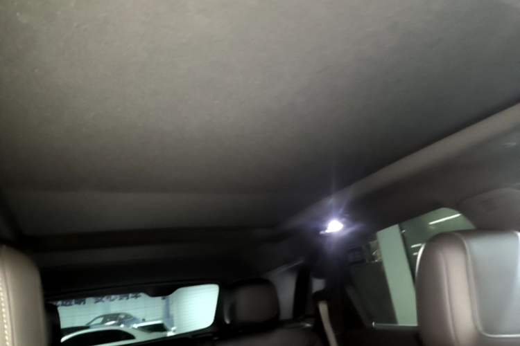 Used Cadillac XT5 2021 28T Luxury Model Headliner