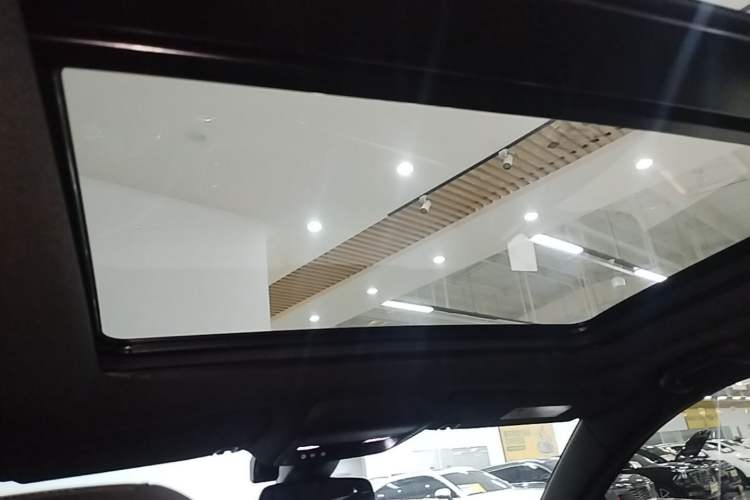Used Cadillac XT5 2021 28T Luxury Model Headliner