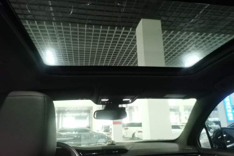 Used Cadillac XT5 2021 28T Luxury Model Headliner