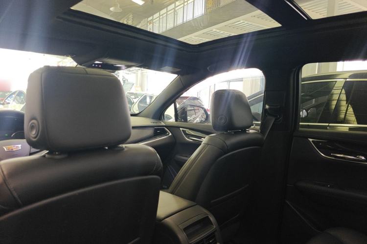 Used Cadillac XT5 2021 28T Luxury Model Headliner