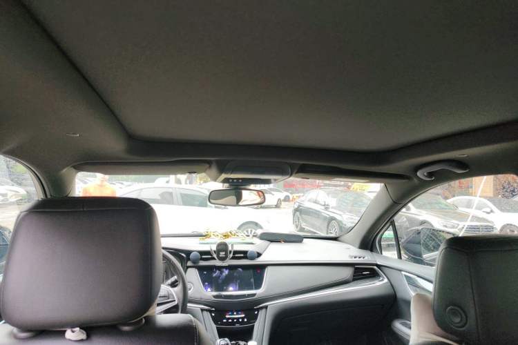 Used Cadillac XT5 2021 28T Luxury Model Headliner