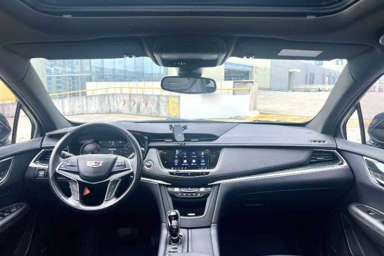 Used Cadillac XT5 2021 28T Luxury Model Interior 1