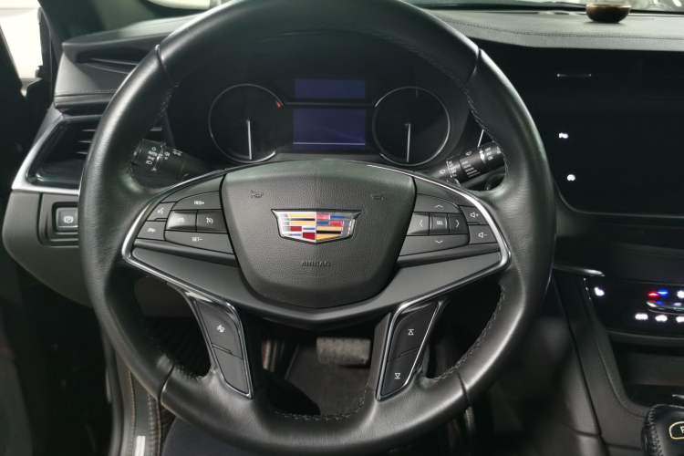 Used Cadillac XT5 2021 28T Luxury Model Interior 1