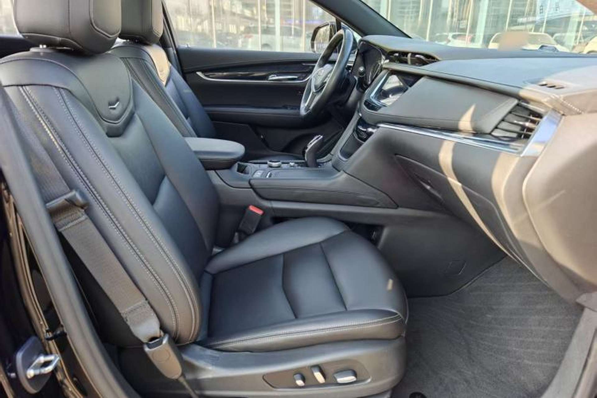 Used Cadillac XT5 2021 28T Luxury Model Interior 10