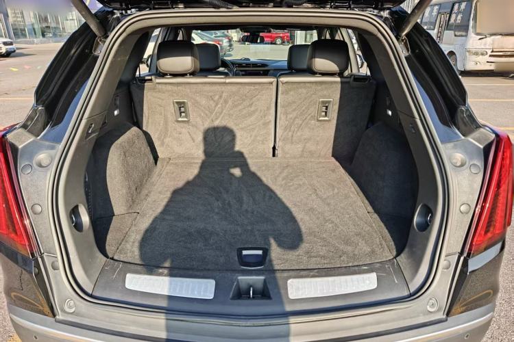 Used Cadillac XT5 2021 28T Luxury Model Interior 11