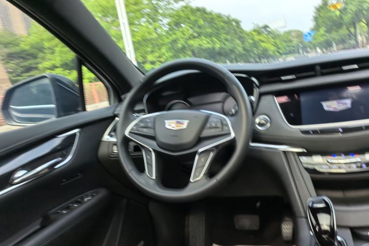 Used Cadillac XT5 2021 2.0T Two-Wheel Drive Luxury Version Interior 2