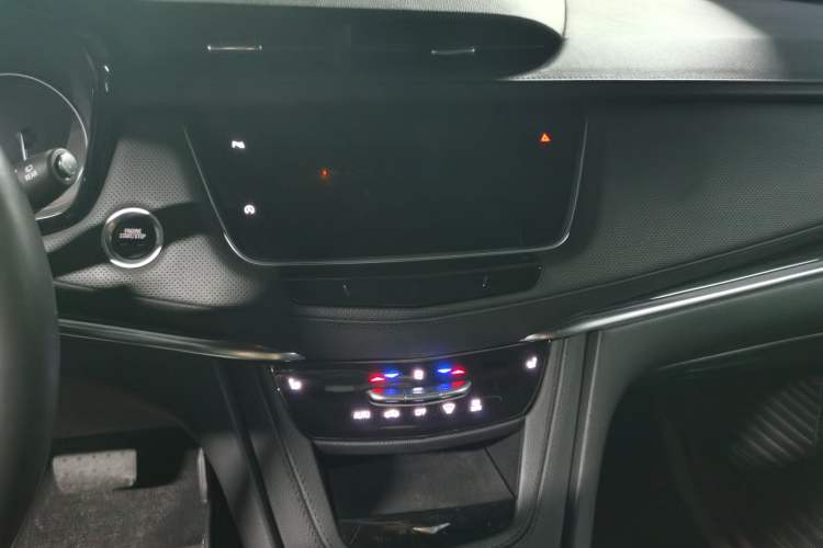 Used Cadillac XT5 2021 28T Luxury Model Interior 2