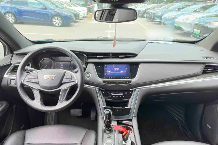 Used Cadillac XT5 2021 2.0T Two-Wheel Drive Luxury Version Interior 3