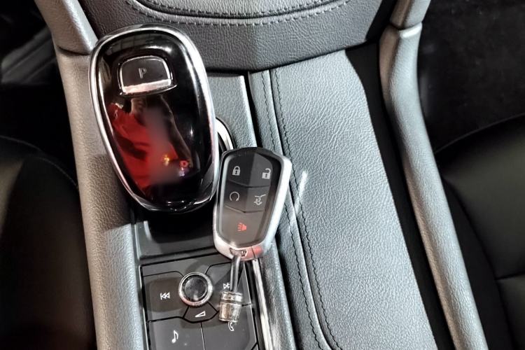 Used Cadillac XT5 2021 28T Luxury Model Interior 3