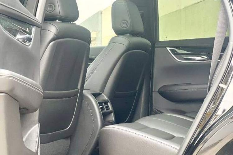Used Cadillac XT5 2021 28T Luxury Model Interior 3