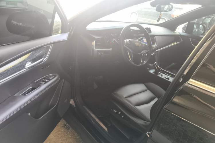 Used Cadillac XT5 2021 2.0T Four-Wheel Drive Luxury Version Interior 3