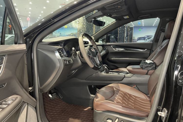 Used Cadillac XT5 2021 28T Luxury Model Interior 3