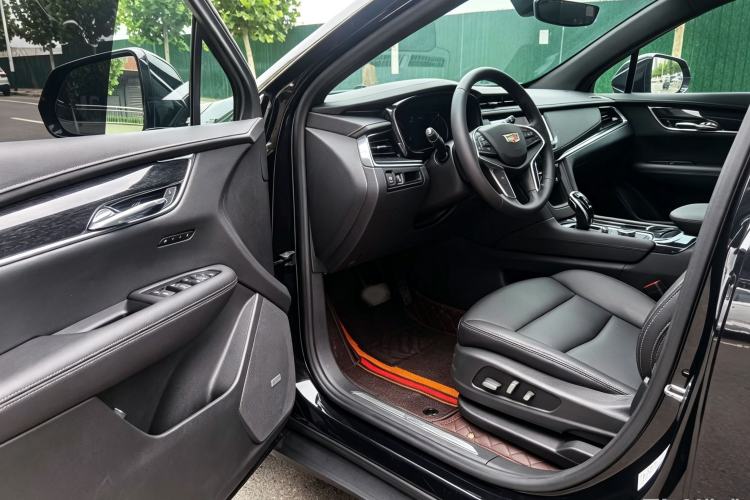 Used Cadillac XT5 2021 28T Luxury Model Interior 3