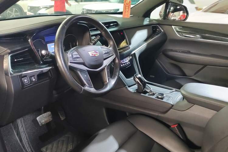 Used Cadillac XT5 2021 28T Luxury Model Interior 4