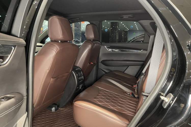 Used Cadillac XT5 2021 28T Luxury Model Interior 4