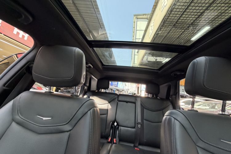Used Cadillac XT5 2021 2.0T Four-Wheel Drive Premium Edition Interior 4