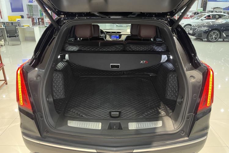 Used Cadillac XT5 2021 28T Luxury Model Interior 5