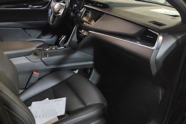 Used Cadillac XT5 2021 28T Luxury Model Interior 6