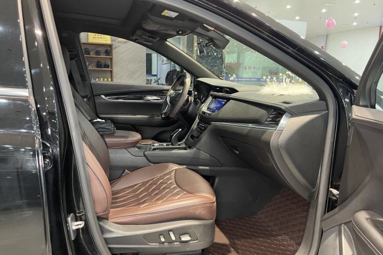 Used Cadillac XT5 2021 28T Luxury Model Interior 6