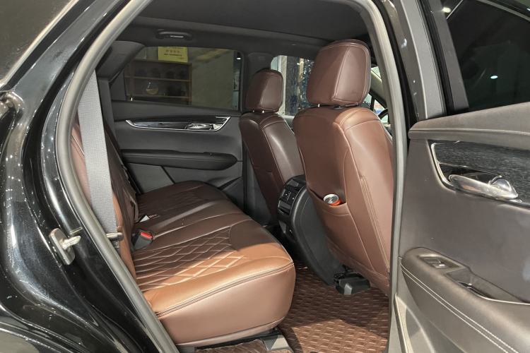 Used Cadillac XT5 2021 28T Luxury Model Interior 7