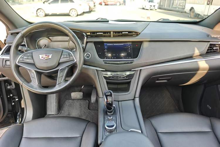 Used Cadillac XT5 2021 28T Luxury Model Interior 7