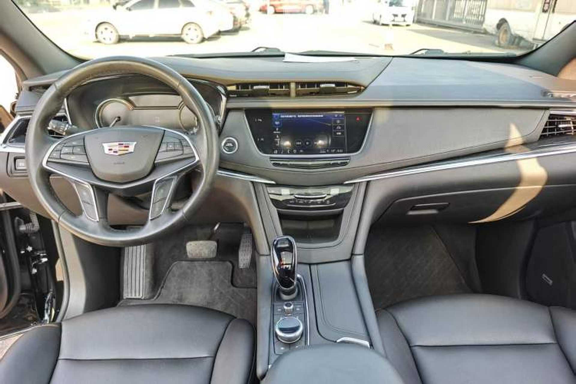 Used Cadillac XT5 2021 28T Luxury Model Interior 7