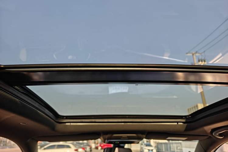 Used Cadillac XT5 2021 28T Luxury Model Interior 8