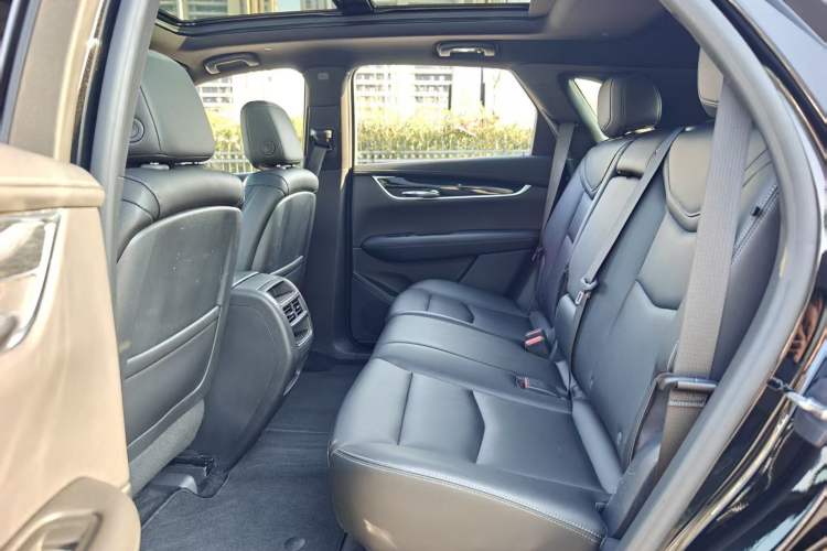 Used Cadillac XT5 2021 28T Luxury Model Interior 9