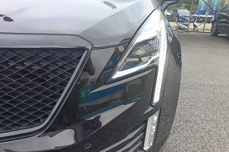 Used Cadillac XT5 2021 28T Four-Wheel Drive Leading Sport Model Left Front Headlight