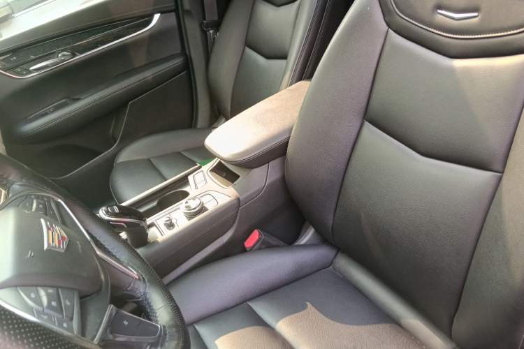 Used Cadillac XT5 2021 2.0T Two-Wheel Drive Luxury Version Left Front Seat