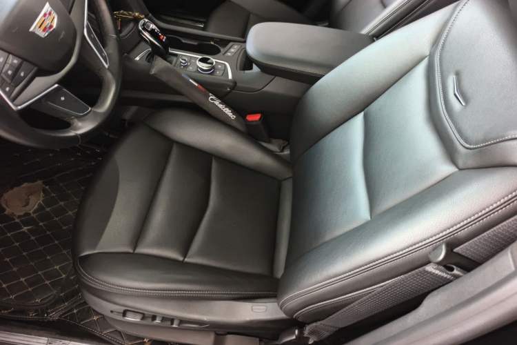 Used Cadillac XT5 2021 2.0T Two-Wheel Drive Luxury Version Left Front Seat