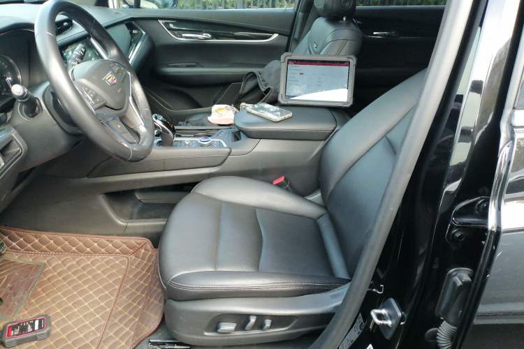 Used Cadillac XT5 2021 28T Luxury Model Left Front Seat