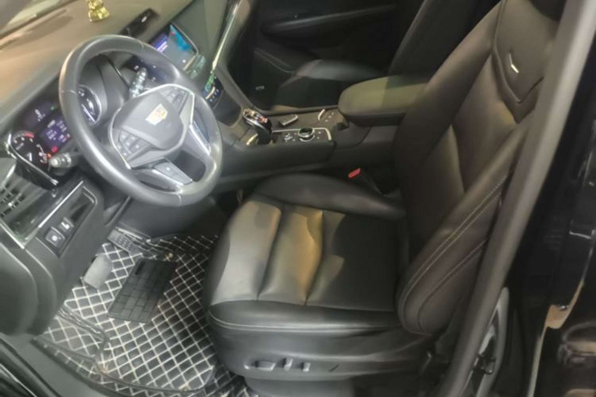 Used Cadillac XT5 2021 2.0T Four-Wheel Drive Luxury Version Left Front Seat