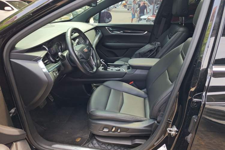 Used Cadillac XT5 2021 2.0T Two-Wheel Drive Luxury Version Left Front Seat