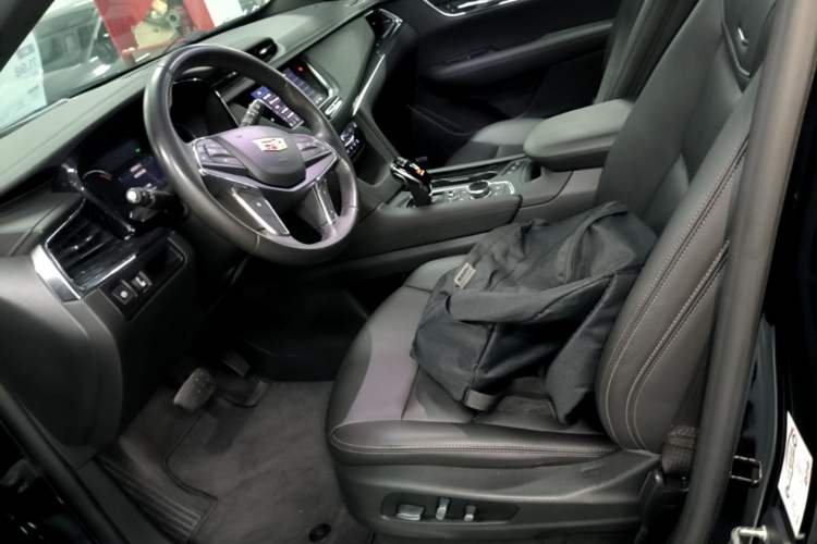 Used Cadillac XT5 2021 28T Luxury Model Left Front Seat
