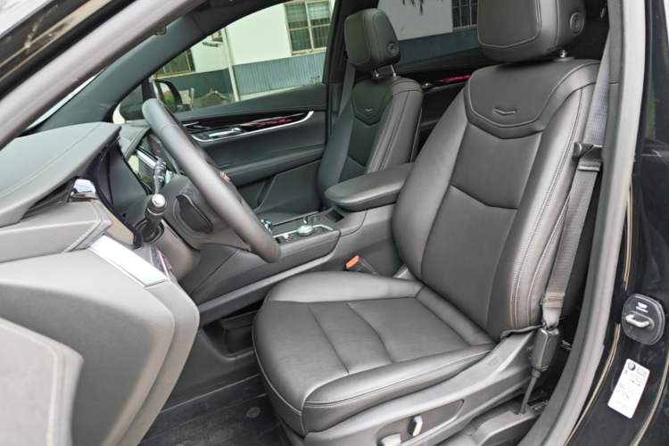 Used Cadillac XT5 2021 28T Four-Wheel Drive Tech Version Left Front Seat