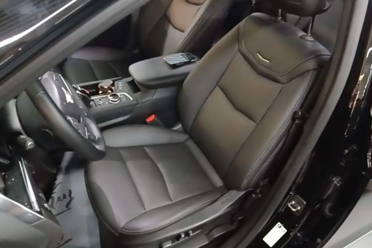 Used Cadillac XT5 2021 2.0T Four-Wheel Drive Luxury Version Left Front Seat