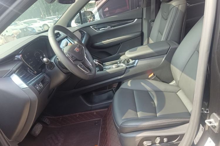 Used Cadillac XT5 2021 28T Luxury Model Left Front Seat