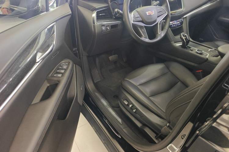 Used Cadillac XT5 2021 28T Luxury Model Left Front Seat