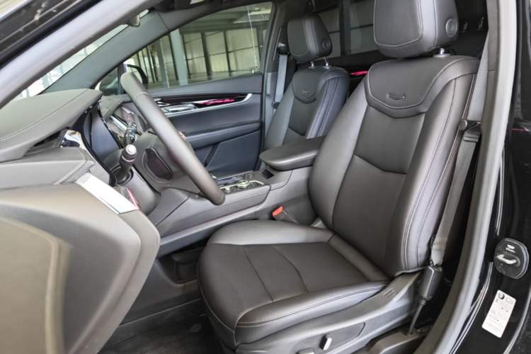 Used Cadillac XT5 2021 28T Four-Wheel Drive Tech Version Left Front Seat