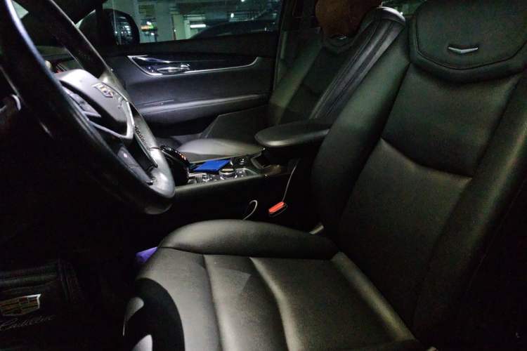 Used Cadillac XT5 2021 2.0T Two-Wheel Drive Luxury Version Left Front Seat