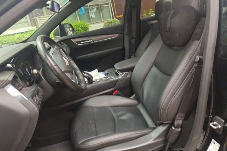 Used Cadillac XT5 2021 28T Four-Wheel Drive Tech Version Left Front Seat