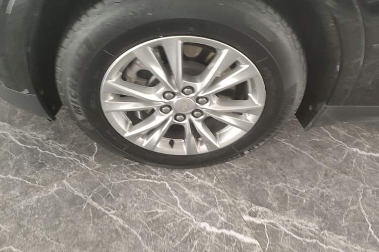 Used Cadillac XT5 2021 2.0T Two-Wheel Drive Luxury Version Left Front Wheel Hub