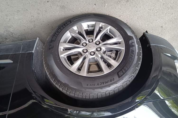 Used Cadillac XT5 2021 28T Luxury Model Left Front Wheel Hub