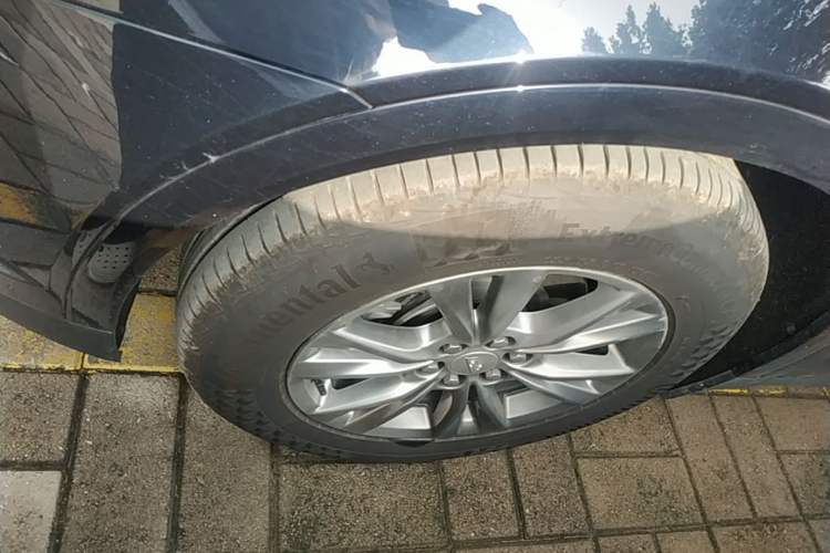 Used Cadillac XT5 2021 28T Luxury Model Left Front Wheel Hub