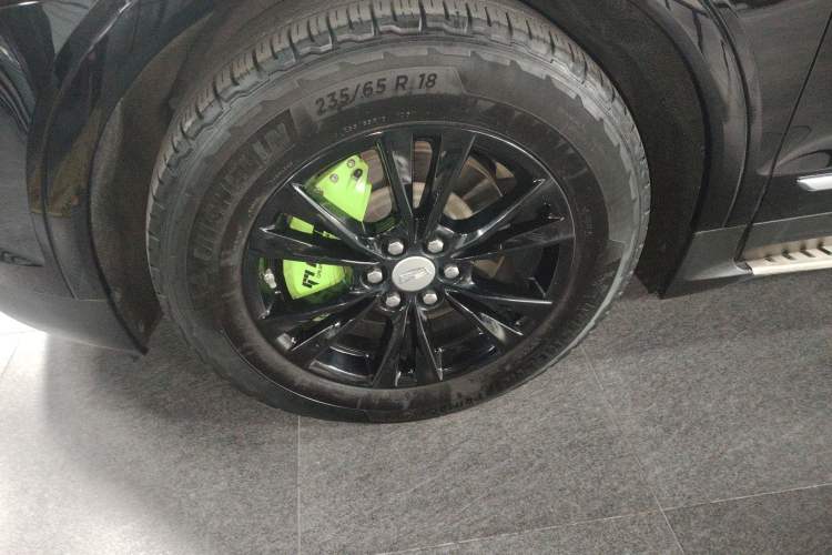 Used Cadillac XT5 2021 2.0T Two-Wheel Drive Luxury Version Left Front Wheel Hub