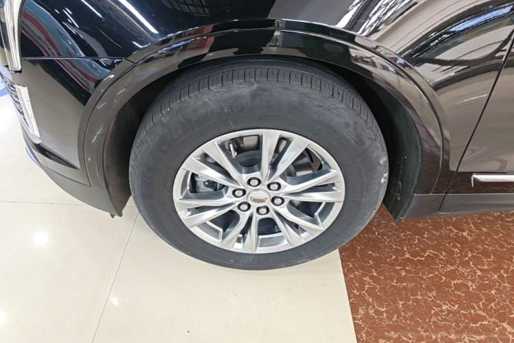 Used Cadillac XT5 2021 2.0T Two-Wheel Drive Luxury Version Left Front Wheel Hub