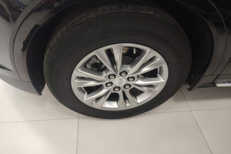 Used Cadillac XT5 2021 28T Four-Wheel Drive Luxury Version Left Front Wheel Hub