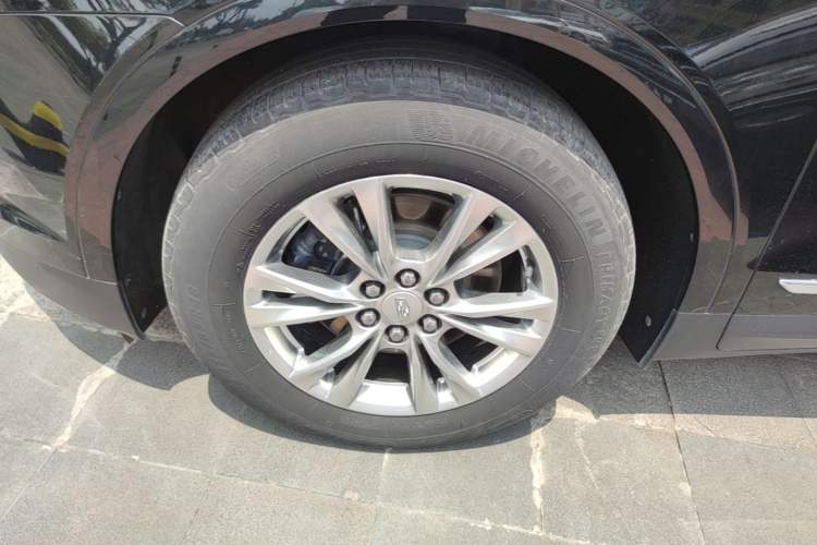 Used Cadillac XT5 2021 2.0T Two-Wheel Drive Luxury Version Left Front Wheel Hub
