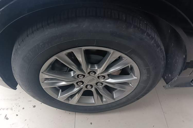 Used Cadillac XT5 2021 28T Luxury Model Left Front Wheel Hub